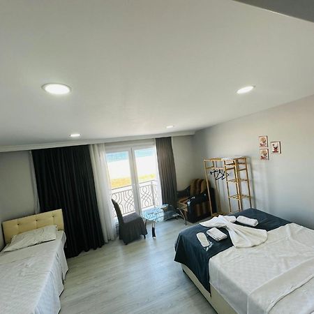 Holiday Beach Hotel Arnavutkoy Exterior photo