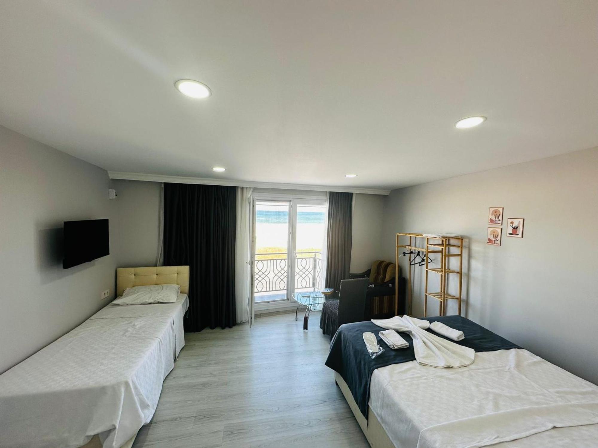 Holiday Beach Hotel Arnavutkoy Exterior photo